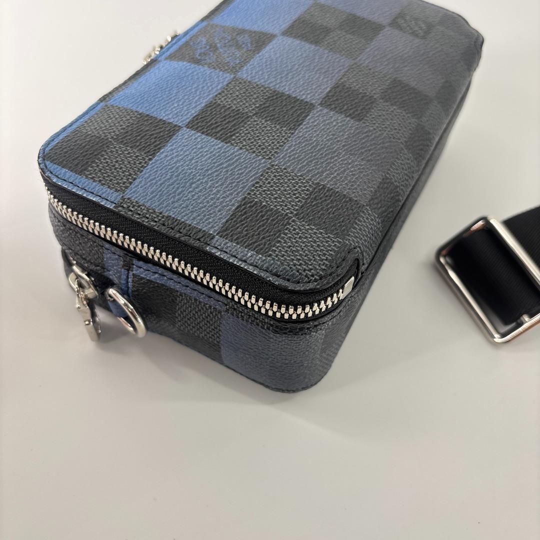 Louis Vuitton Damier Graphite Giant Shoulder Bag — view 7