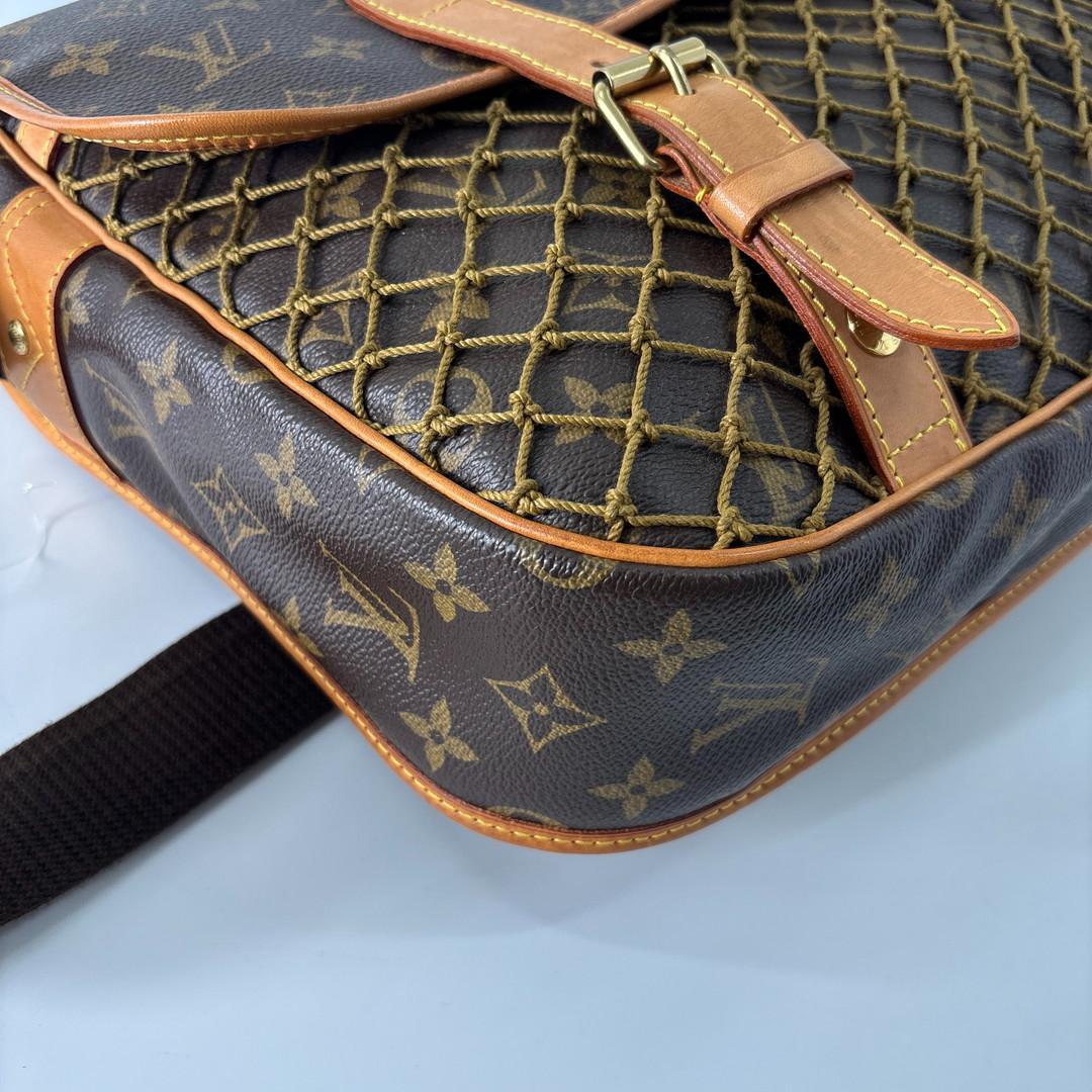 Louis Vuitton Super Congo MM Monogram Shoulder Bag — view 6