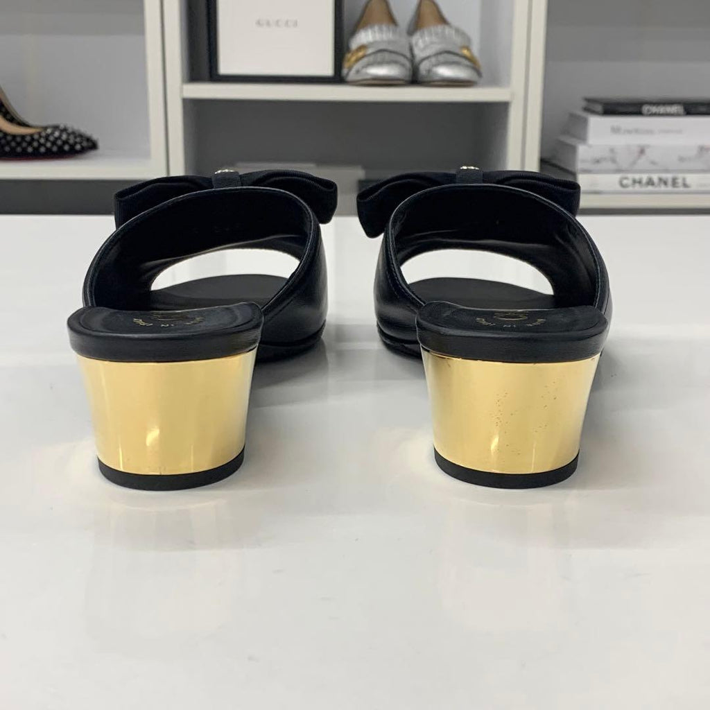 Chanel CC Logo Leather Ribbon Sandals Black — view 5