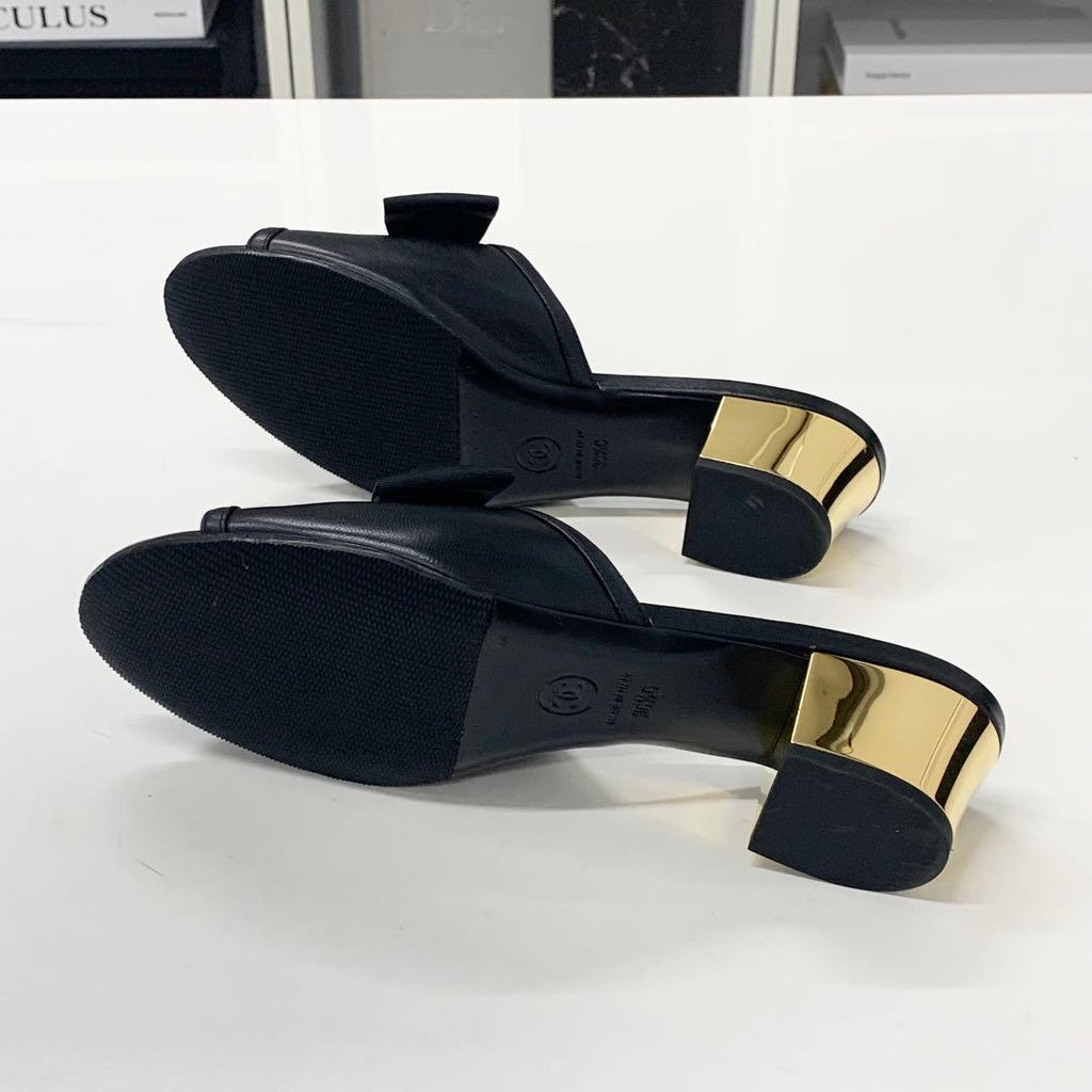 Chanel CC Logo Leather Ribbon Sandals Black — view 6