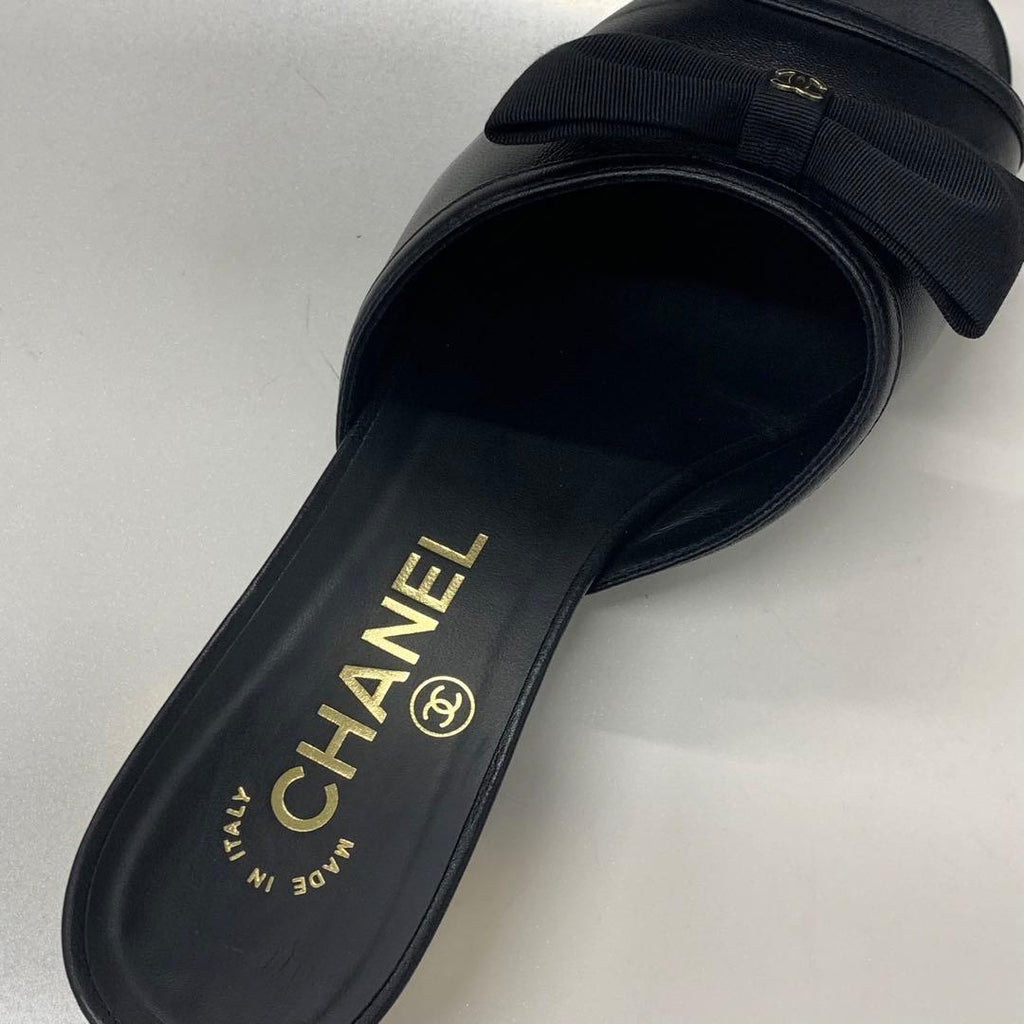 Chanel CC Logo Leather Ribbon Sandals Black — view 7