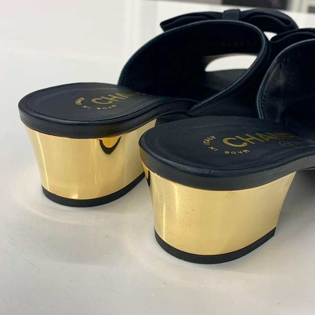 Chanel CC Logo Leather Ribbon Sandals Black — view 9
