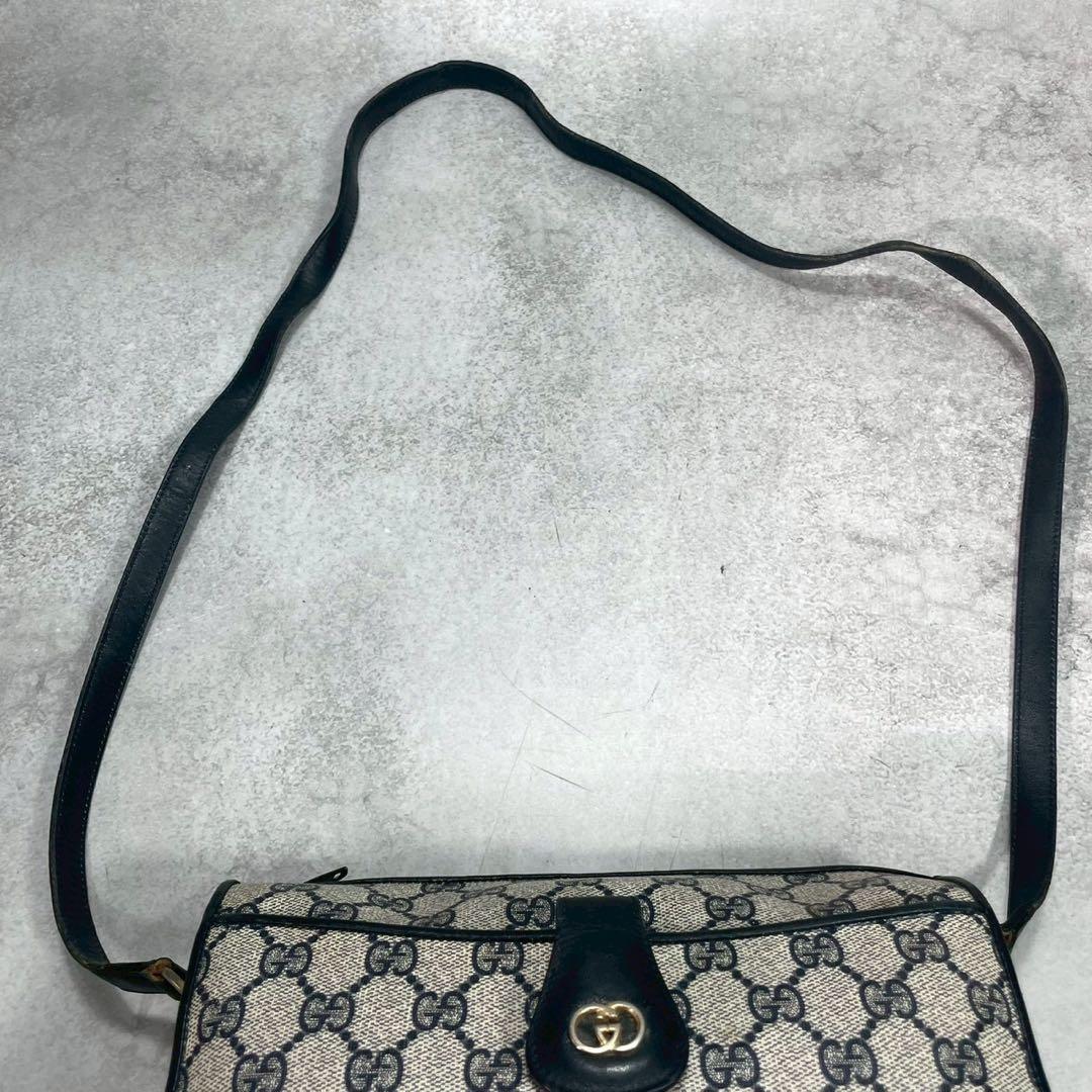 Gucci GG Shoulder Bag Navy Beige Logo Leather — view 4