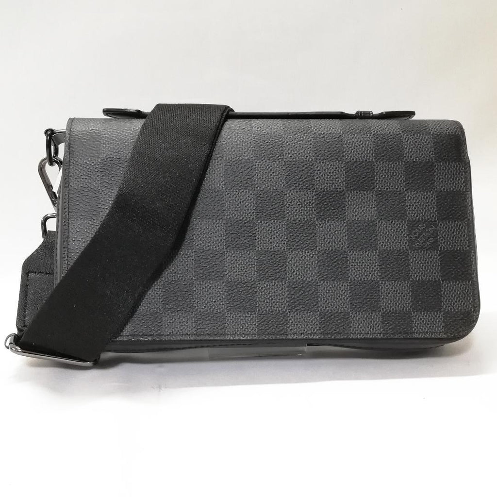 Louis Vuitton Zippy XL Shoulder Clutch