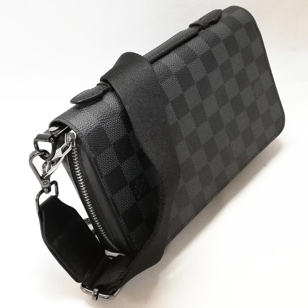 Louis Vuitton Zippy XL Shoulder Clutch — view 2