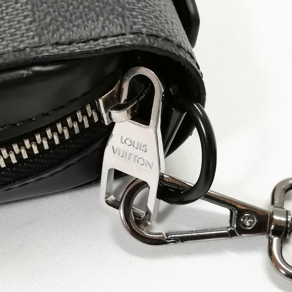 Louis Vuitton Zippy XL Shoulder Clutch — view 6