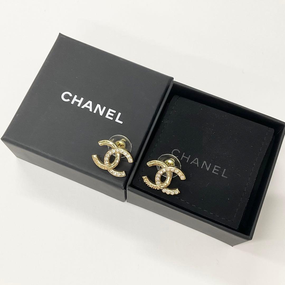Chanel Earrings CC Logo Rhinestone Gold — view 9