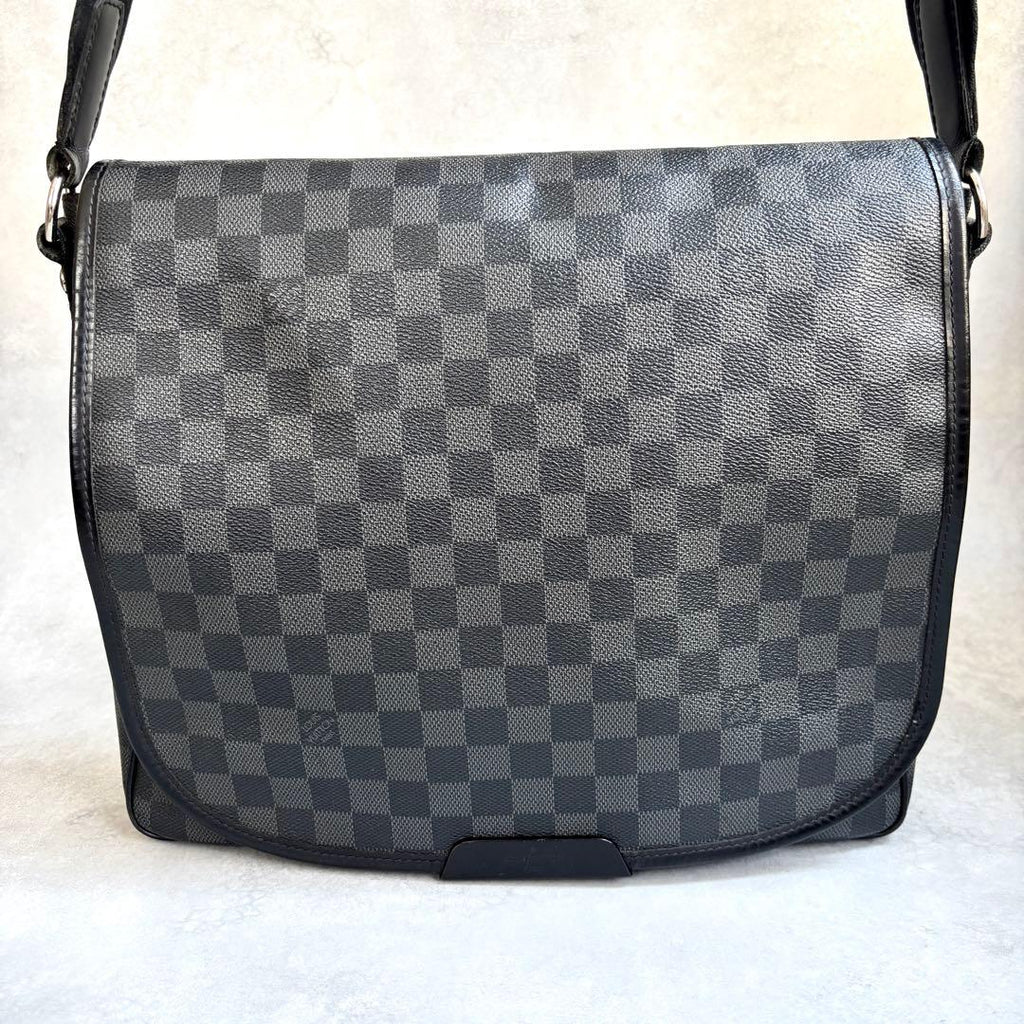 Louis Vuitton Daniel MM Damier Graphite Shoulder — view 2