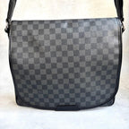 Louis Vuitton Daniel MM Damier Graphite Shoulder — view 2