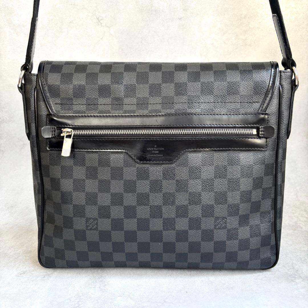 Louis Vuitton Daniel MM Damier Graphite Shoulder — view 3