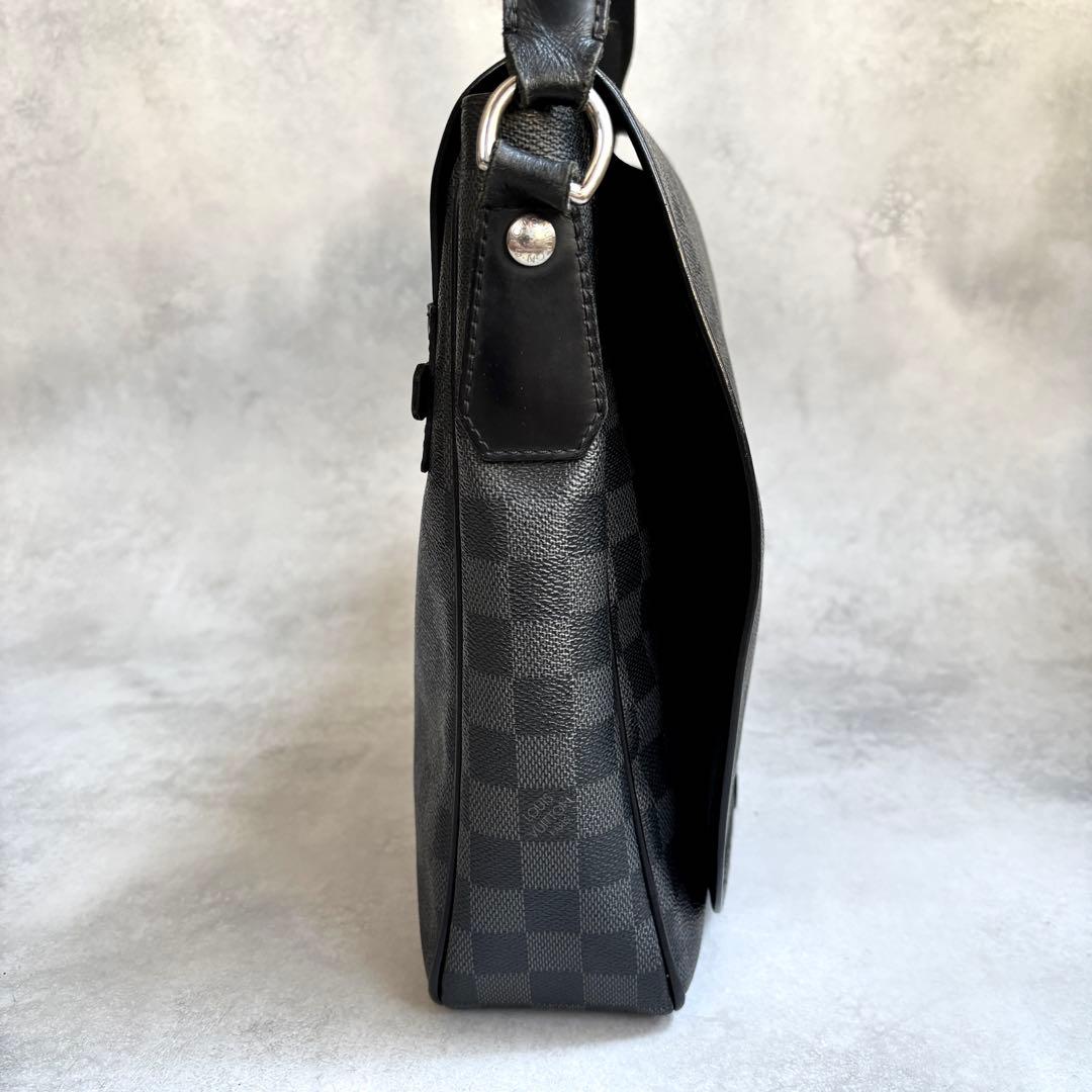 Louis Vuitton Daniel MM Damier Graphite Shoulder — view 5