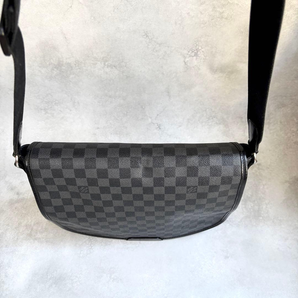 Louis Vuitton Daniel MM Damier Graphite Shoulder — view 6
