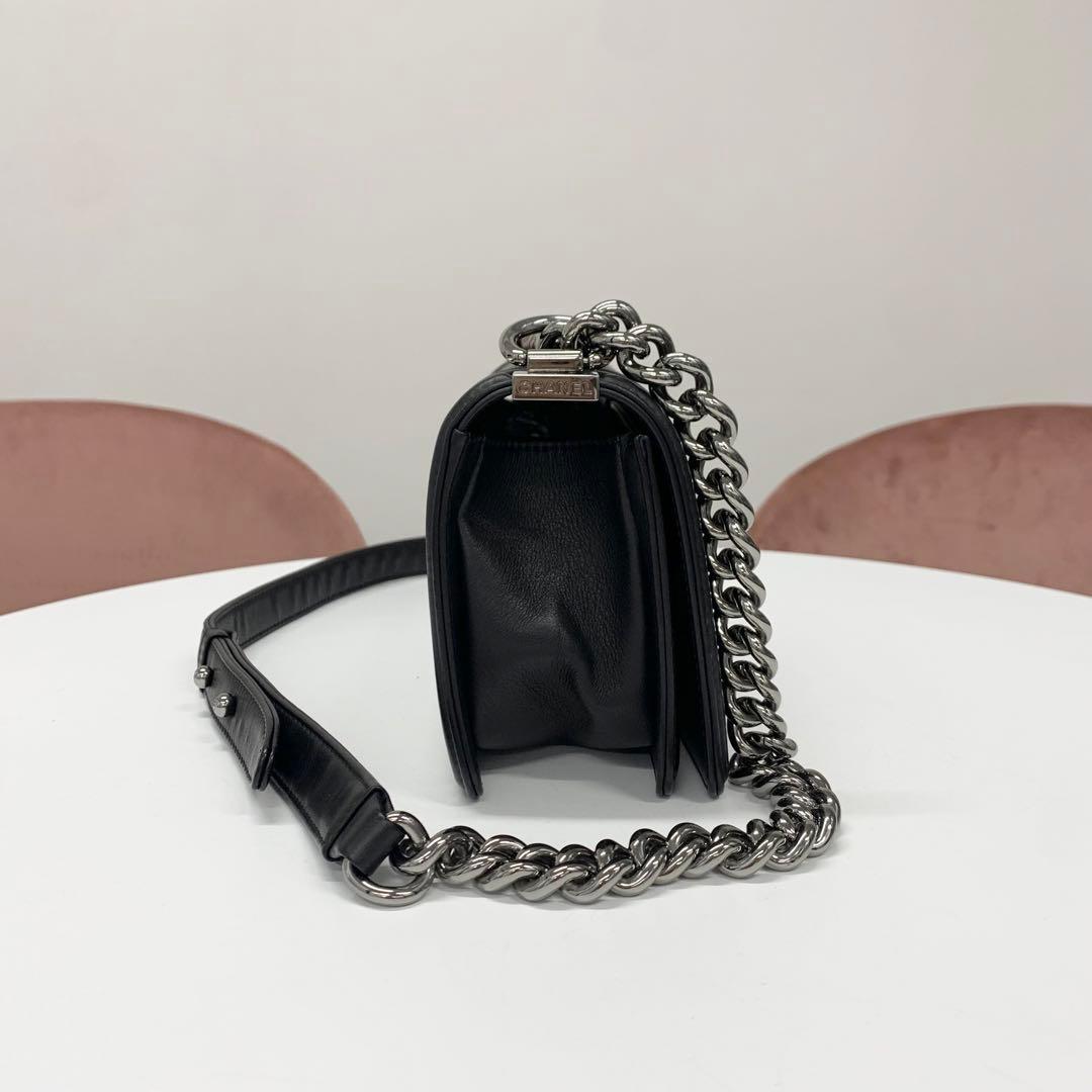 Chanel Boy 20 Che Blanc Double Chain Shoulder — view 2