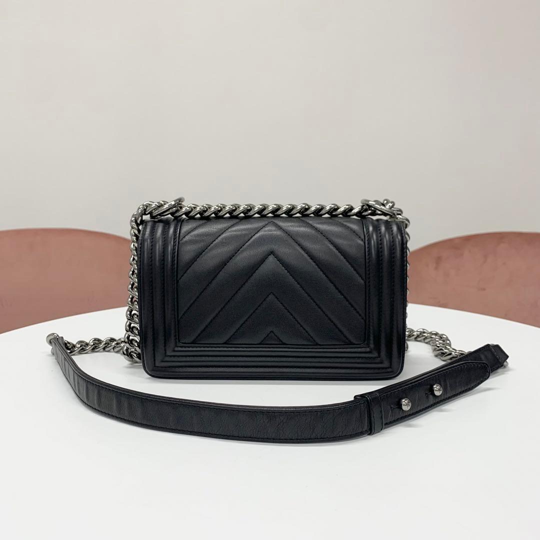 Chanel Boy 20 Che Blanc Double Chain Shoulder — view 3