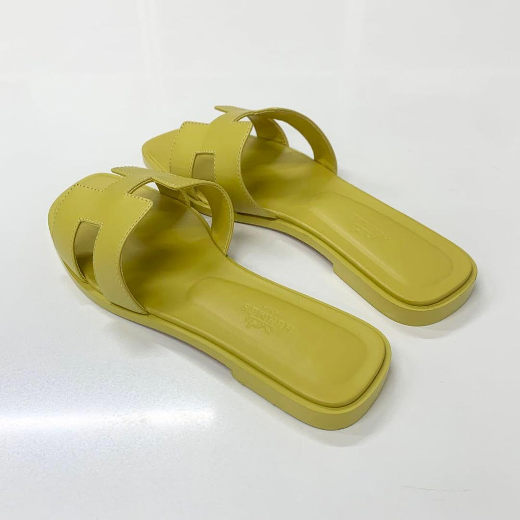 Hermes Oran Leather Flat Sandals Yellow — view 4