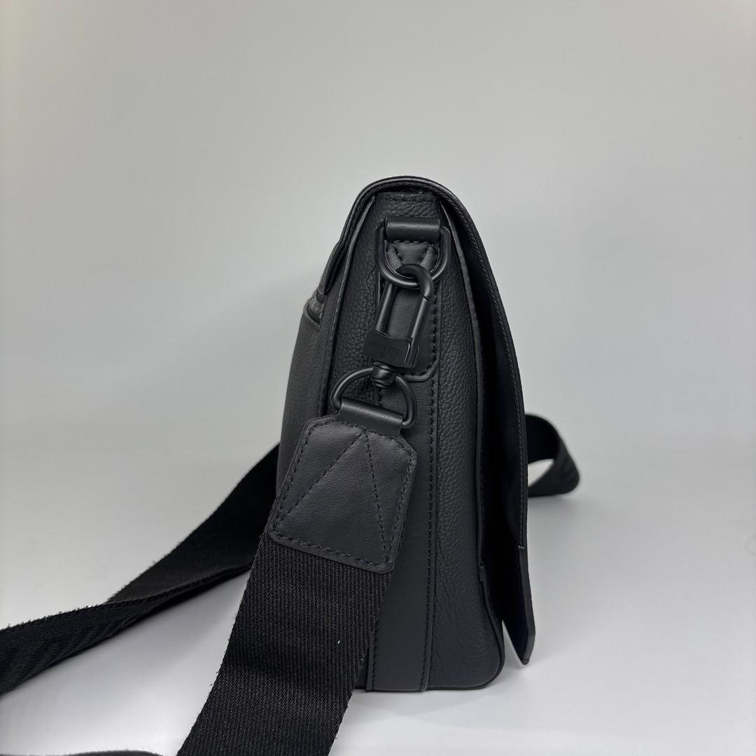 Louis Vuitton Super LV Aerogram Takeoff Messenger Bag Black — view 4