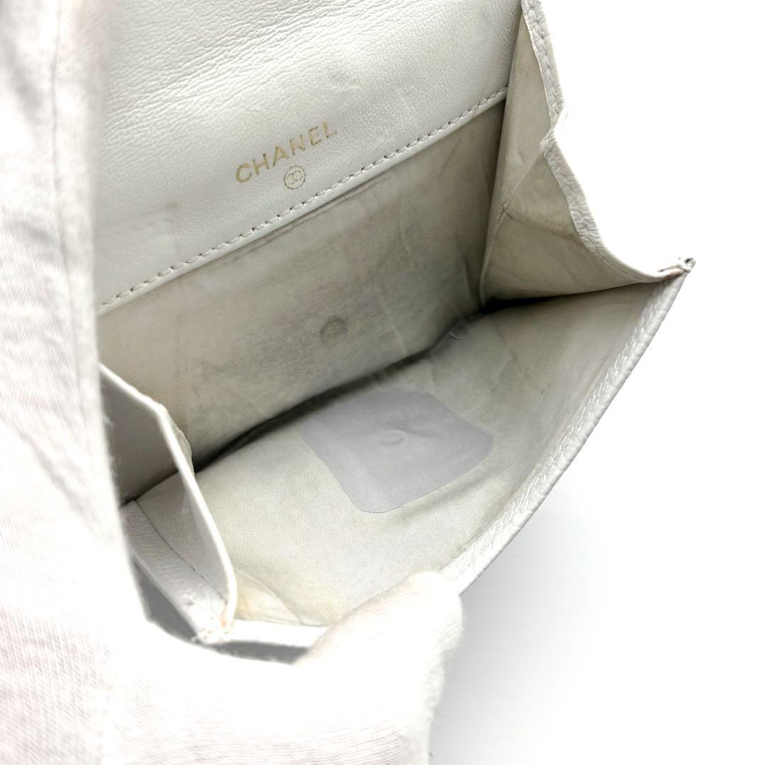 Chanel Wallet Jumbo CC Logo Caviar Snap Bifold — view 4