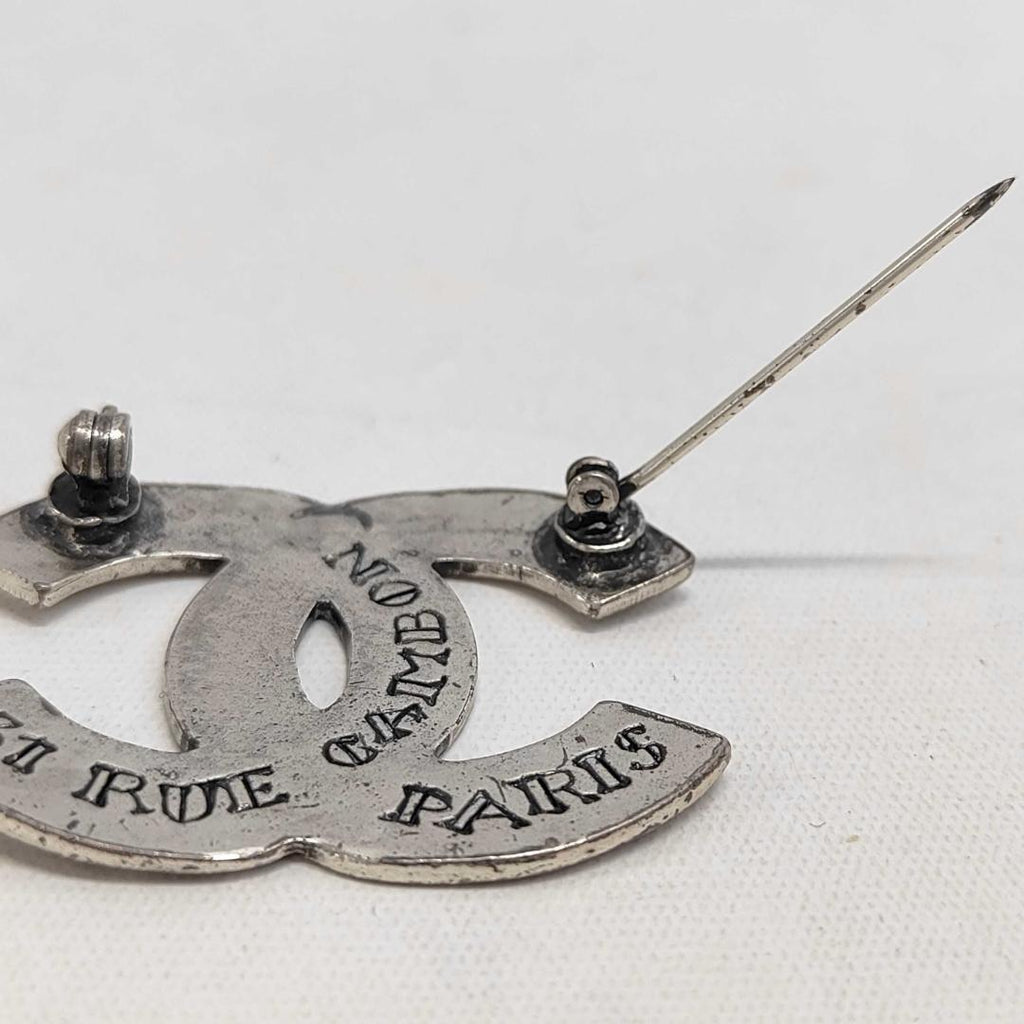 Chanel Brooch CC Logo Silver Vintage — view 4