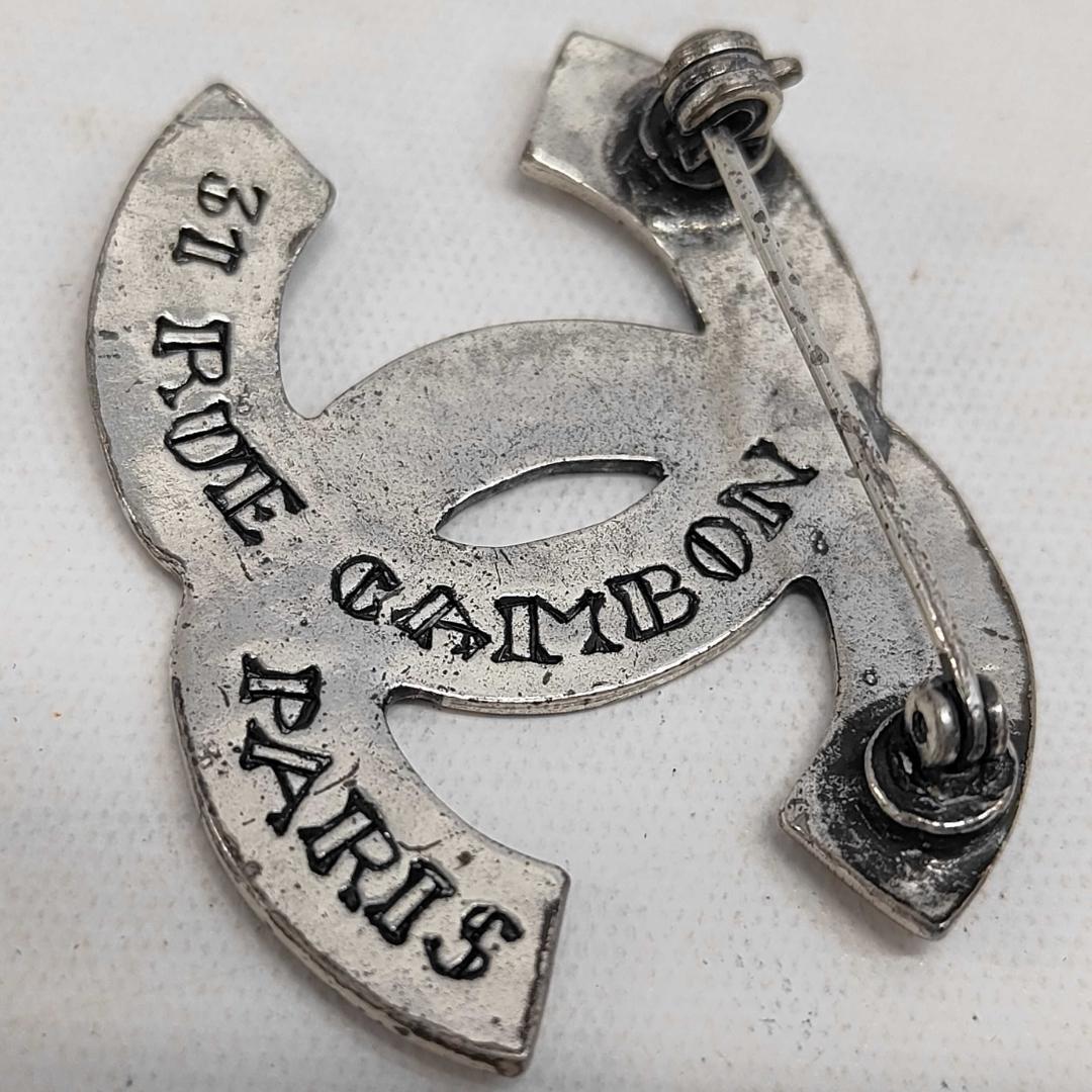 Chanel Brooch CC Logo Silver Vintage — view 5