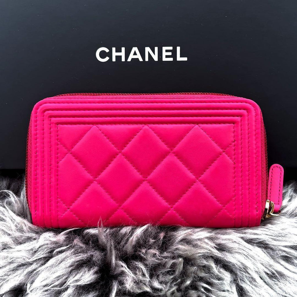 Chanel Wallet Boy Round Zip Medium — view 3