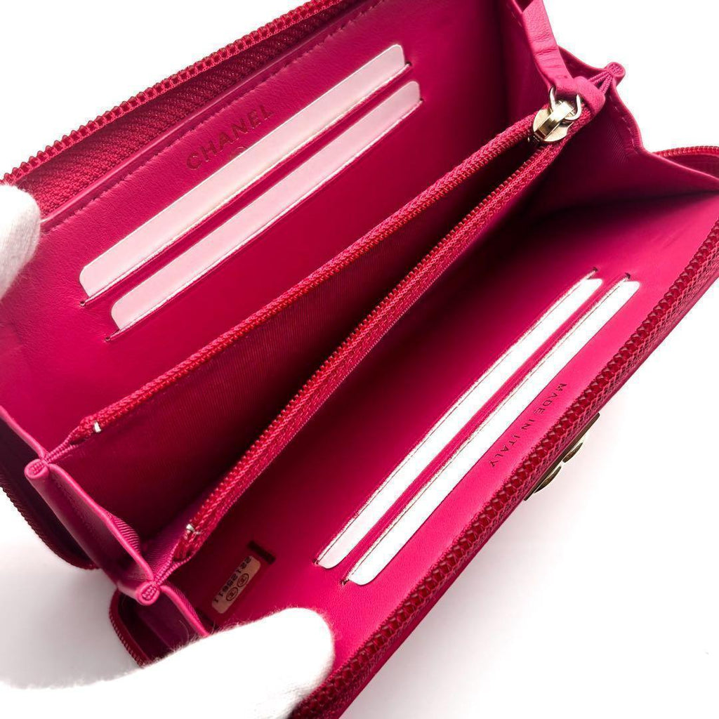 Chanel Wallet Boy Round Zip Medium — view 4