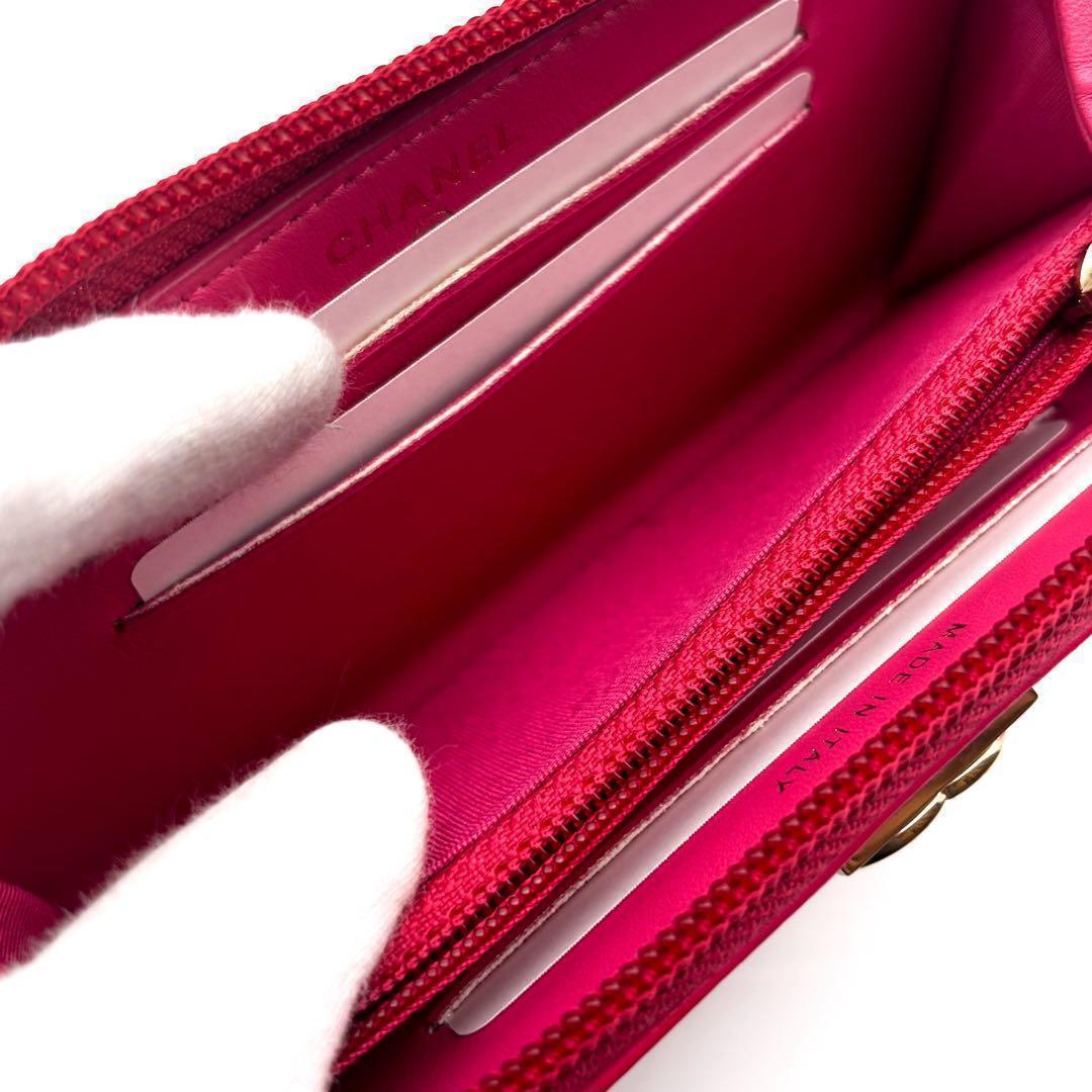 Chanel Wallet Boy Round Zip Medium — view 5