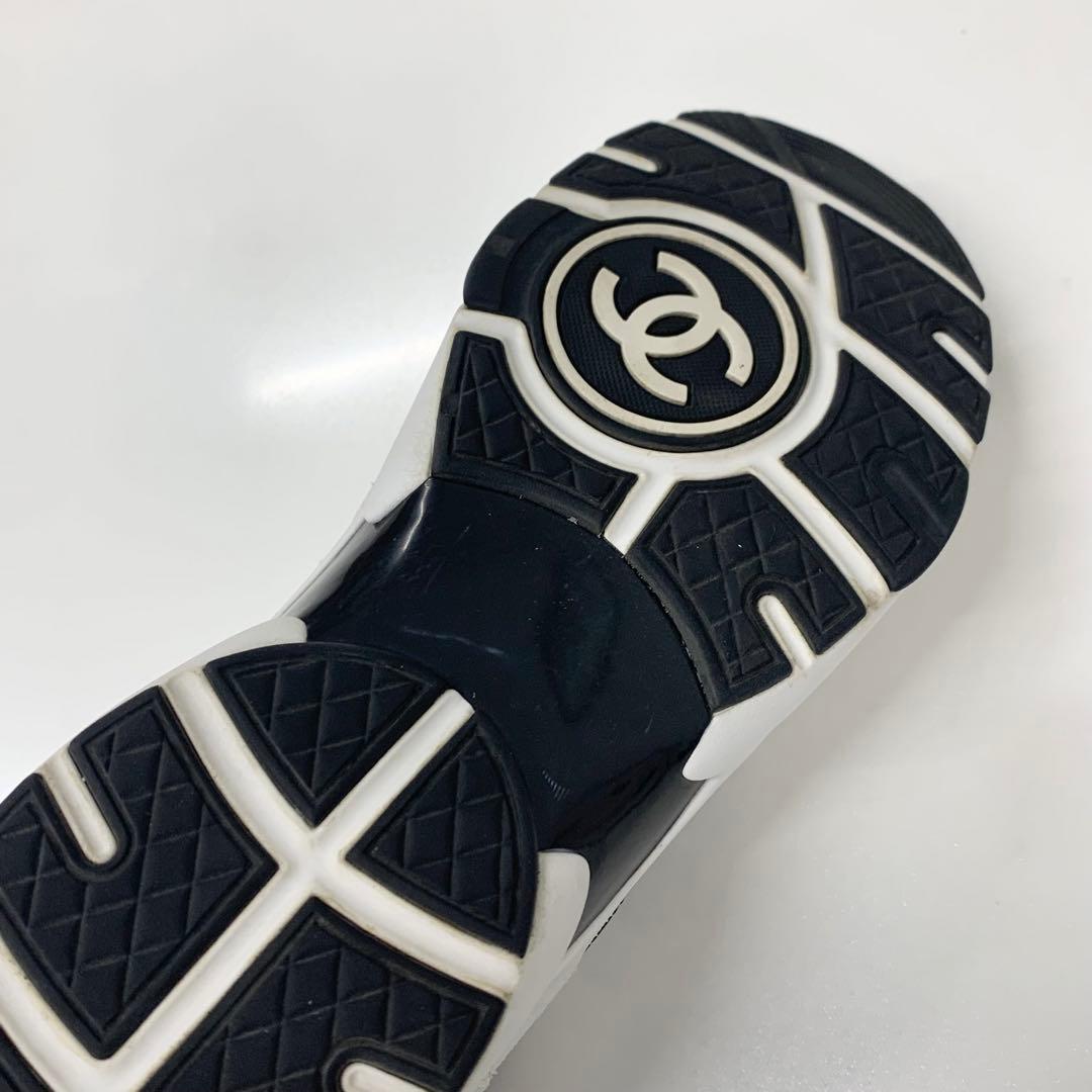 Chanel CC Logo Leather Fabric Suede Sneakers White — view 9