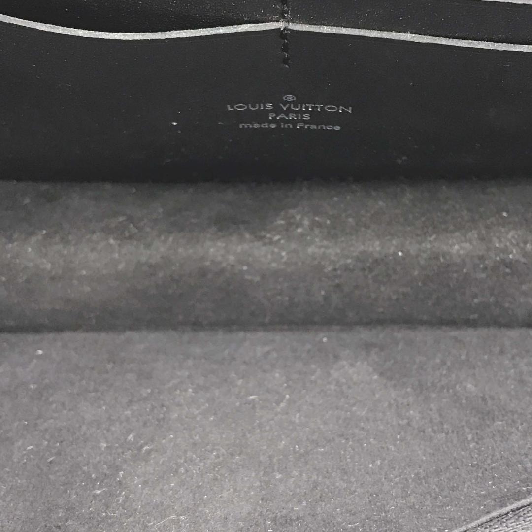 Louis Vuitton Monogram Giant Reverse Bum Bag Dauphine — view 8