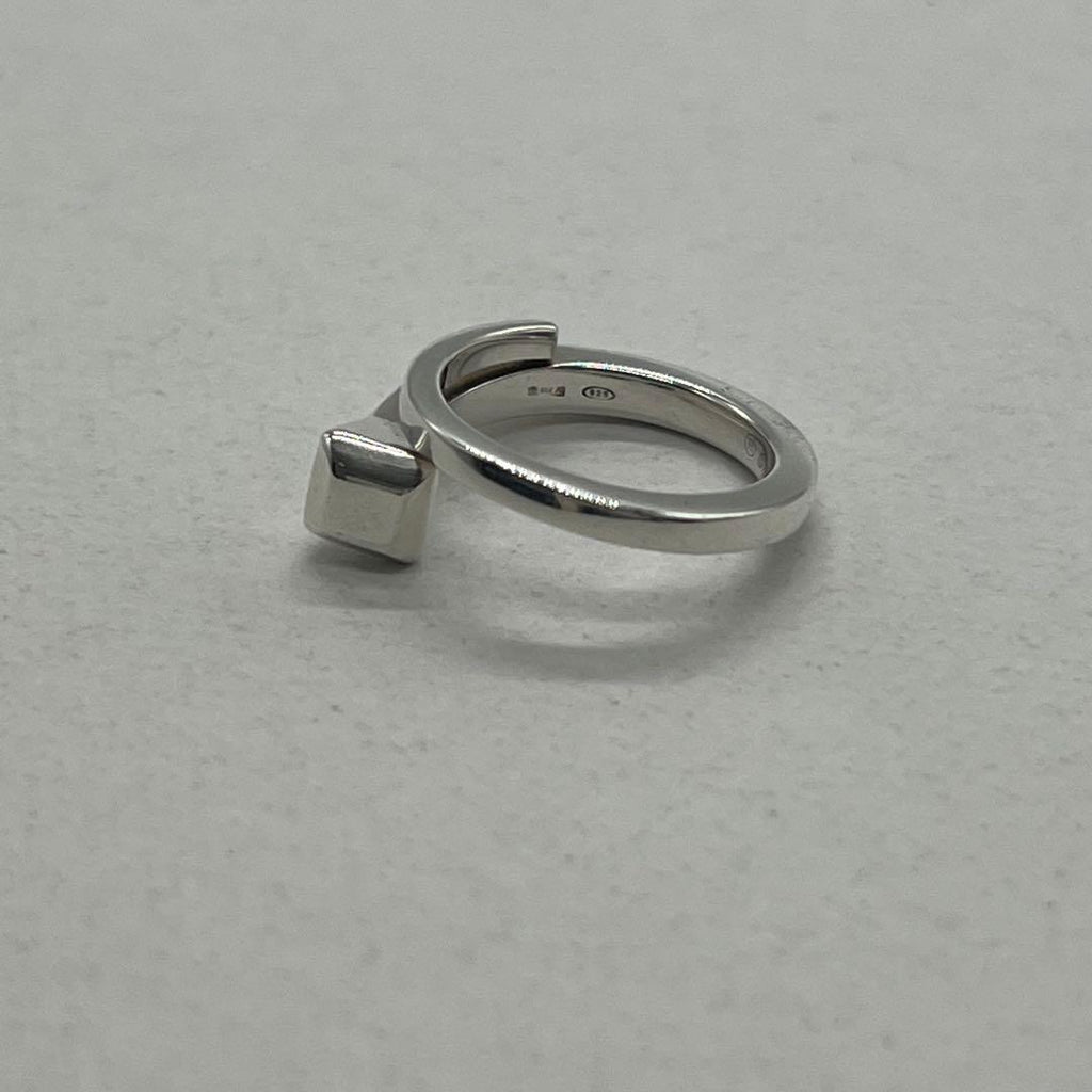 Gucci Chiodo Nail Motif Ring — view 2