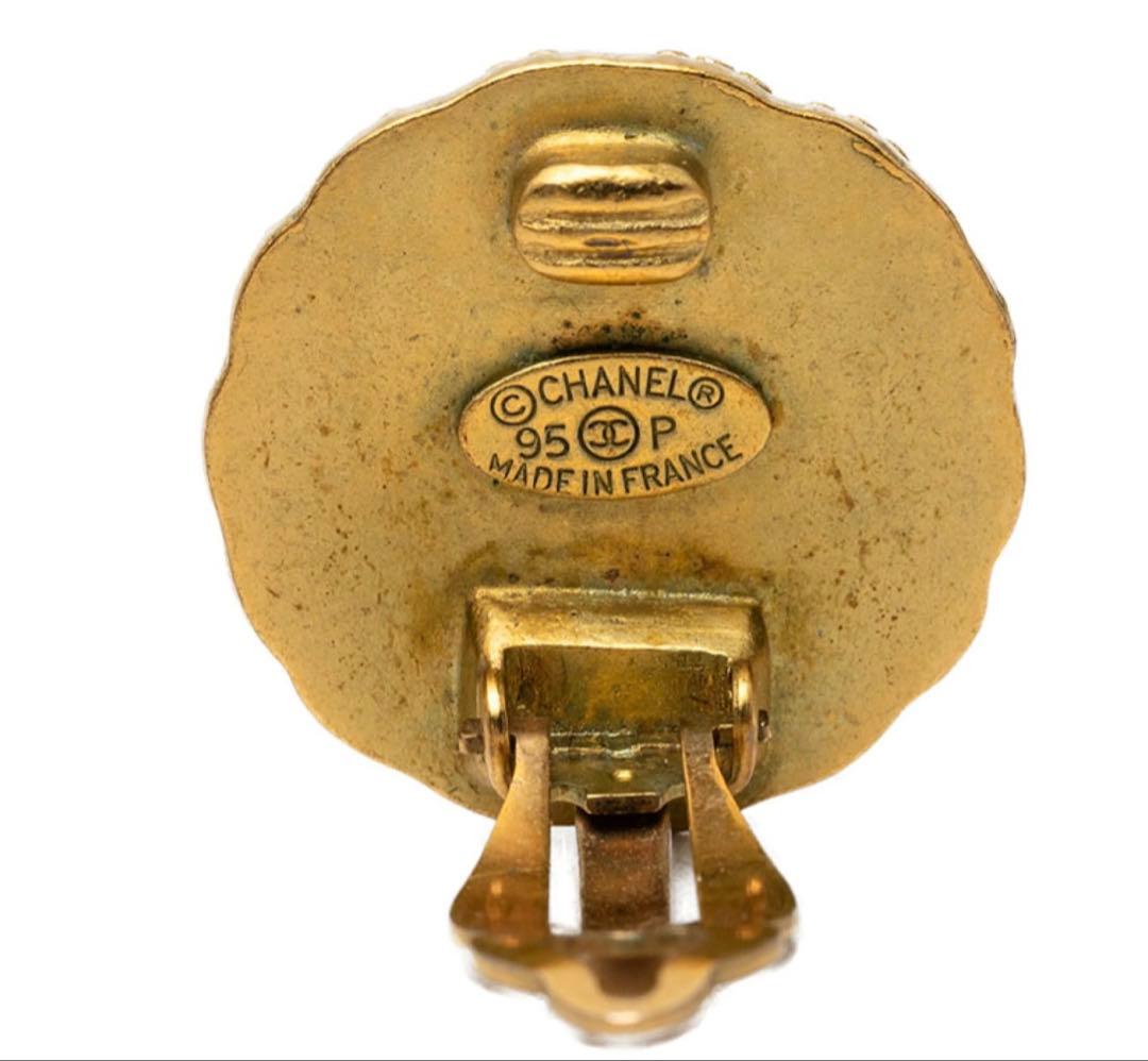 Chanel CC Logo Vintage Round Earrings — view 3
