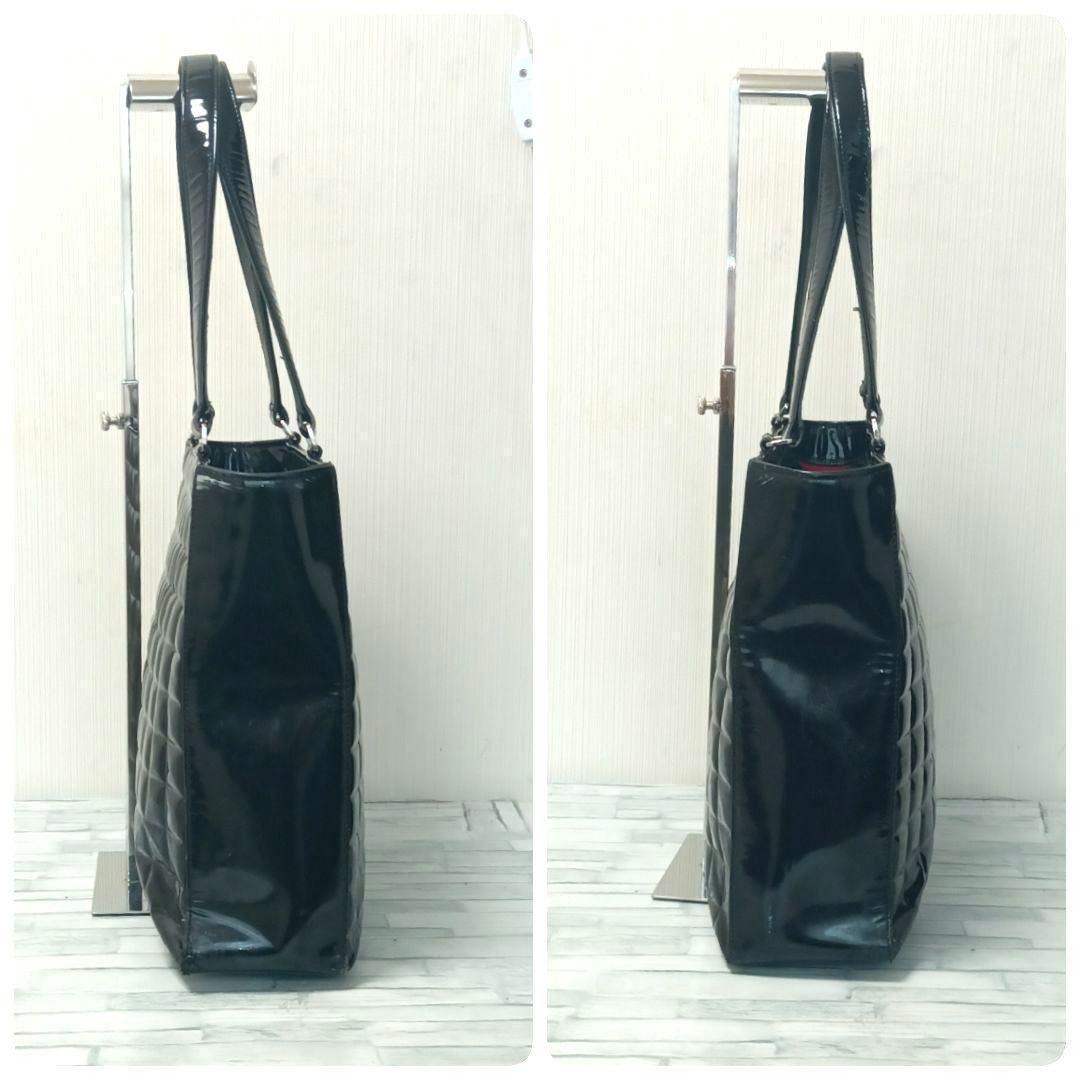 Chanel Choco Bar Tote Enamel Black CC Logo — view 4