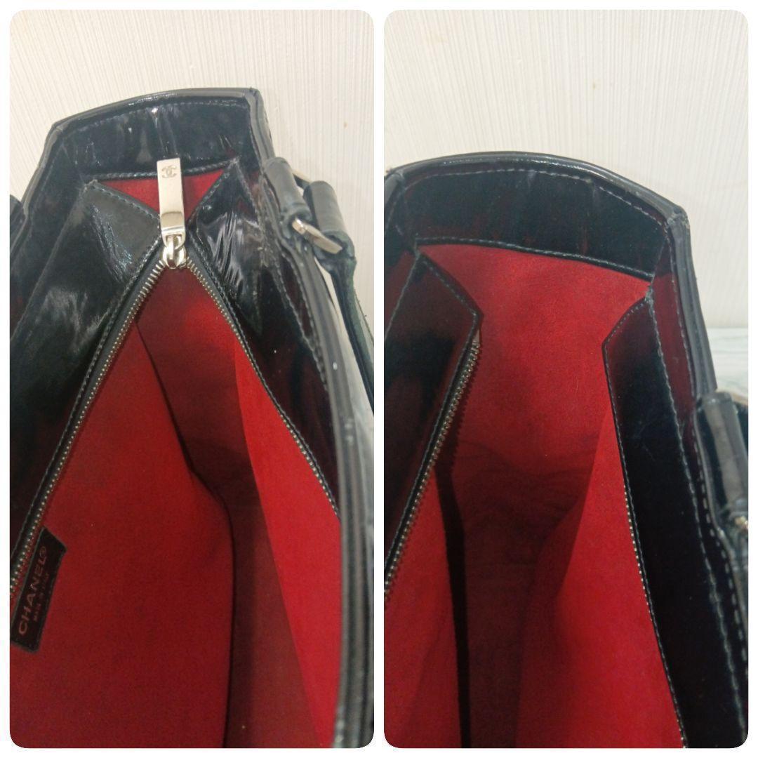 Chanel Choco Bar Tote Enamel Black CC Logo — view 9