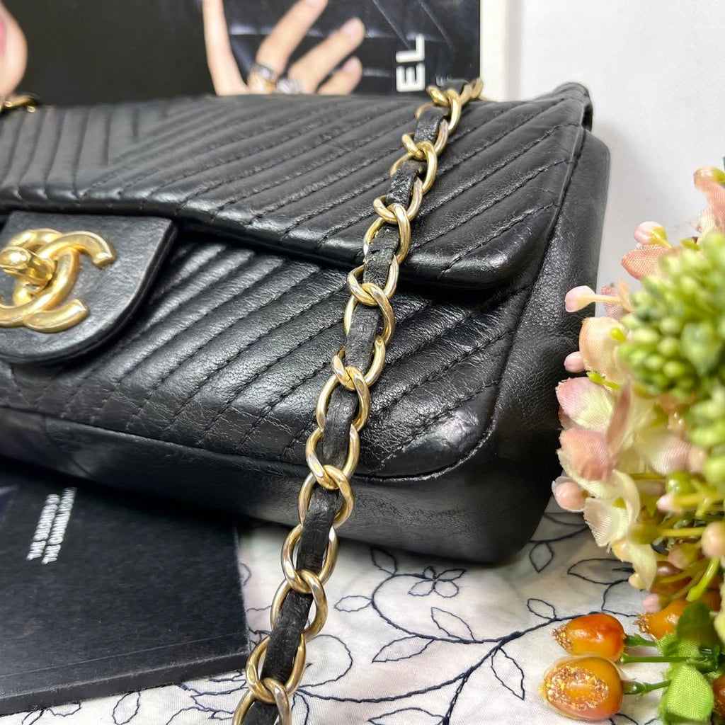Chanel Blanc Double Flap Shoulder — view 5