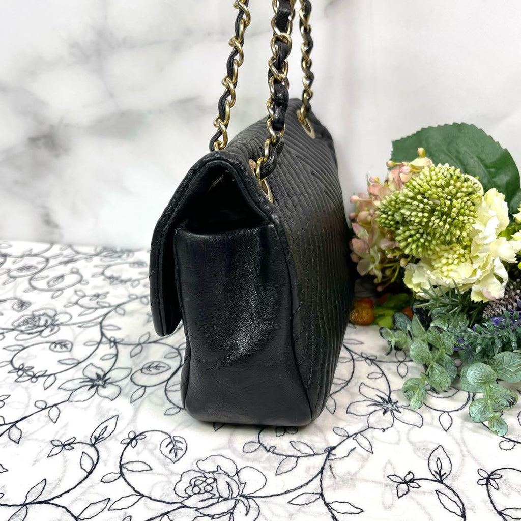 Chanel Blanc Double Flap Shoulder — view 7