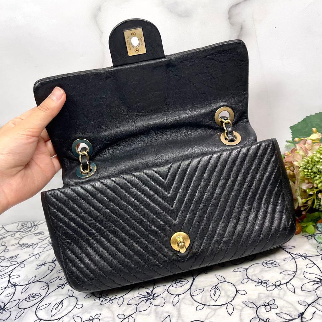 Chanel Blanc Double Flap Shoulder — view 9