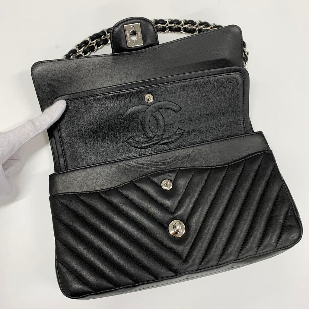 Chanel Chez Blanc CC Logo Stitch Turnlock Shoulder — view 6