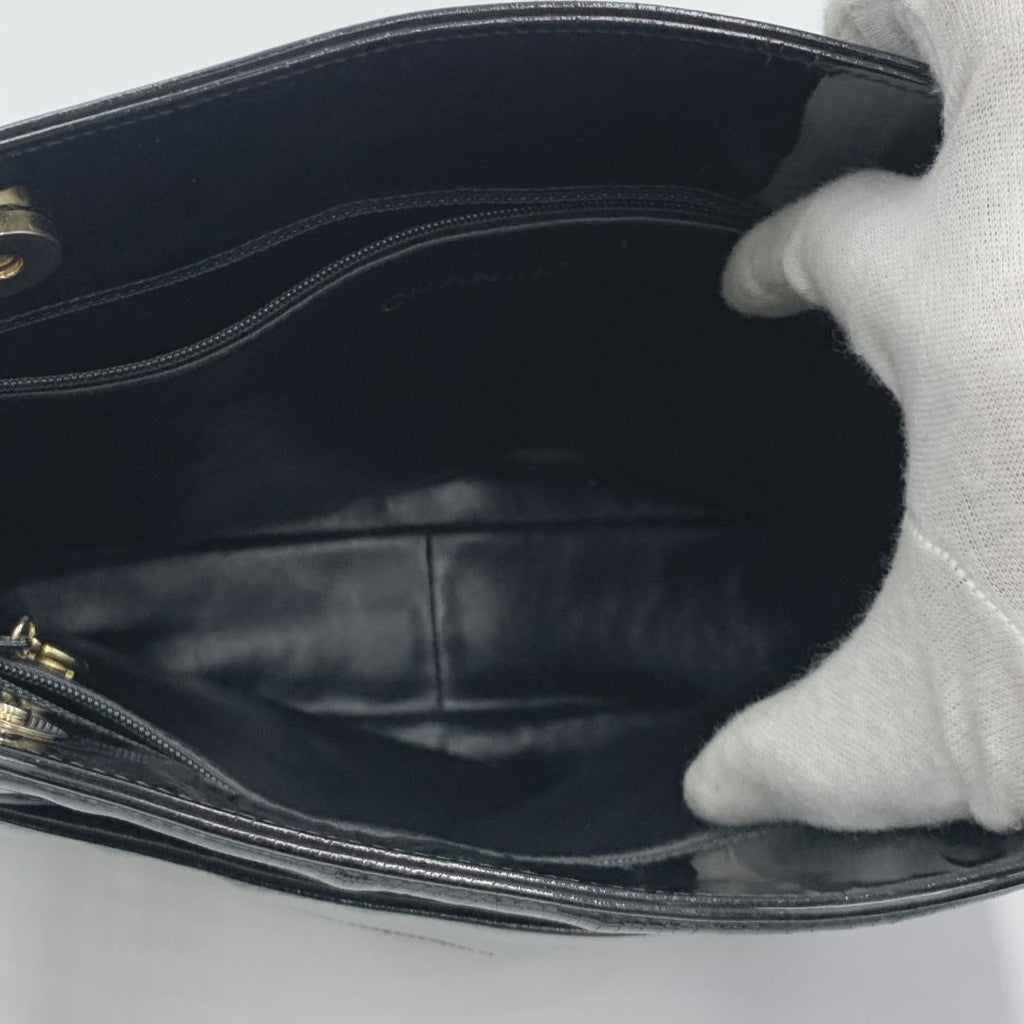 Chanel Tote Enamel CC Logo Black — view 8