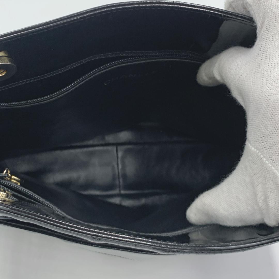Chanel Tote Enamel CC Logo Black — view 8