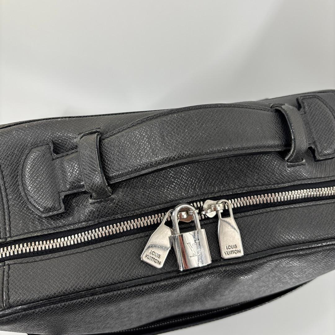 Louis Vuitton Taiga Sirius a Dos PM Black Backpack — view 6