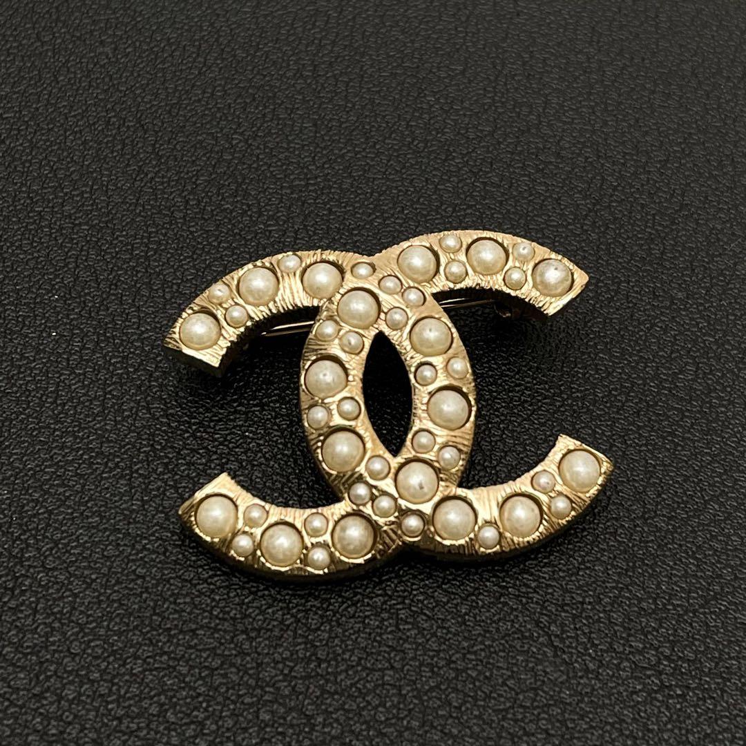 Chanel CC Logo Faux Pearl Gold Icon Brooch — view 2