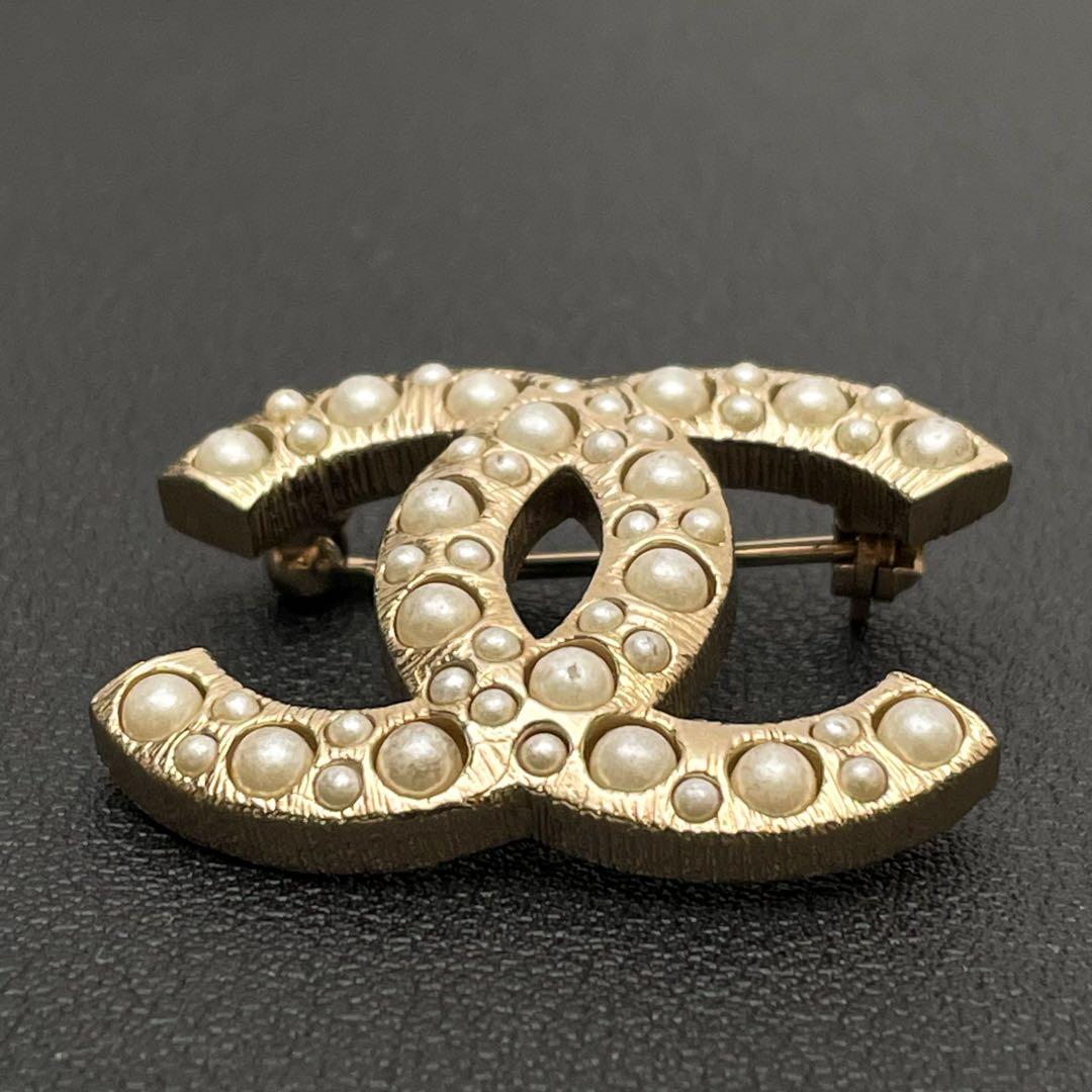 Chanel CC Logo Faux Pearl Gold Icon Brooch — view 7