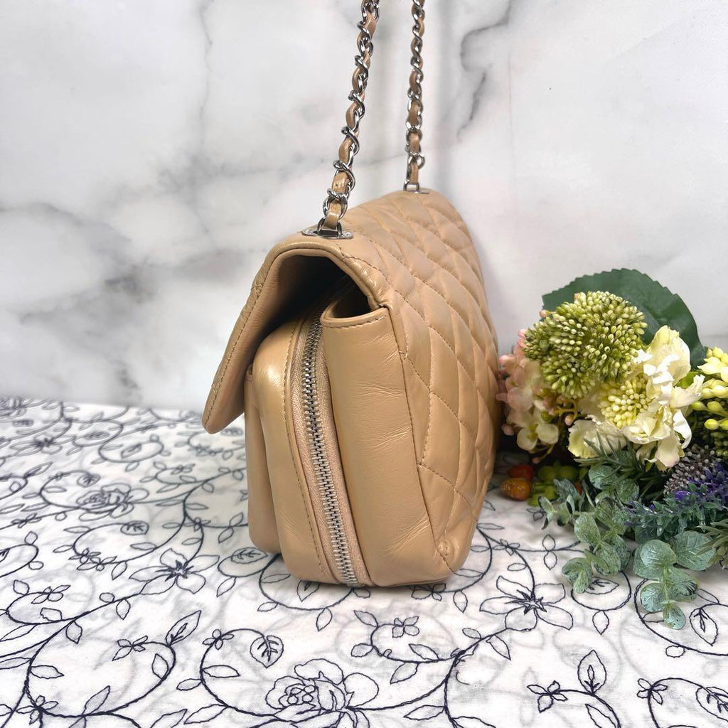 Chanel Double Flap Chain Shoulder Quilted — view 7