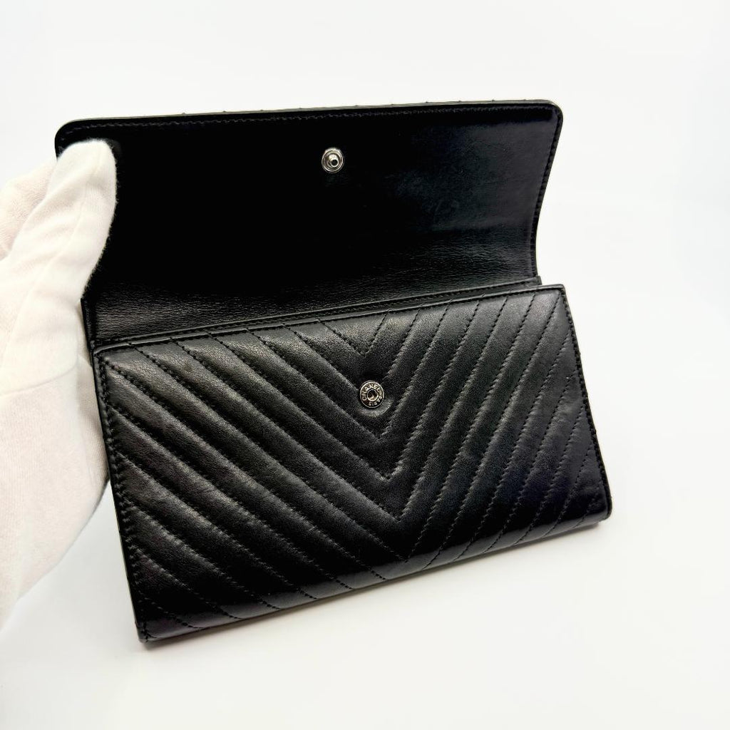 Chanel Wallet Stitch Wallet Silver — view 9