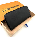Louis Vuitton Taiga Vertical Wallet Business Black — view 2