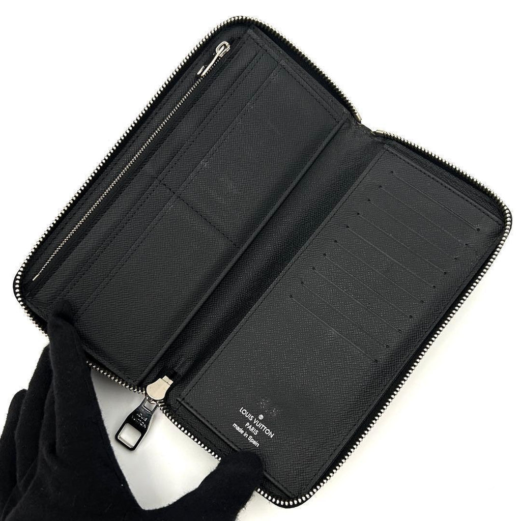 Louis Vuitton Taiga Vertical Wallet Business Black — view 3