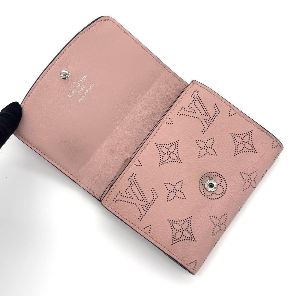 Louis Vuitton Monogram Mahina Portefeuille Iris Compact Magnolia Wallet — view 3