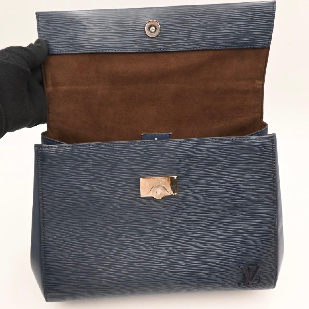 Louis Vuitton Epi Handbag Cluny MM Andigo Blue Leather — view 3