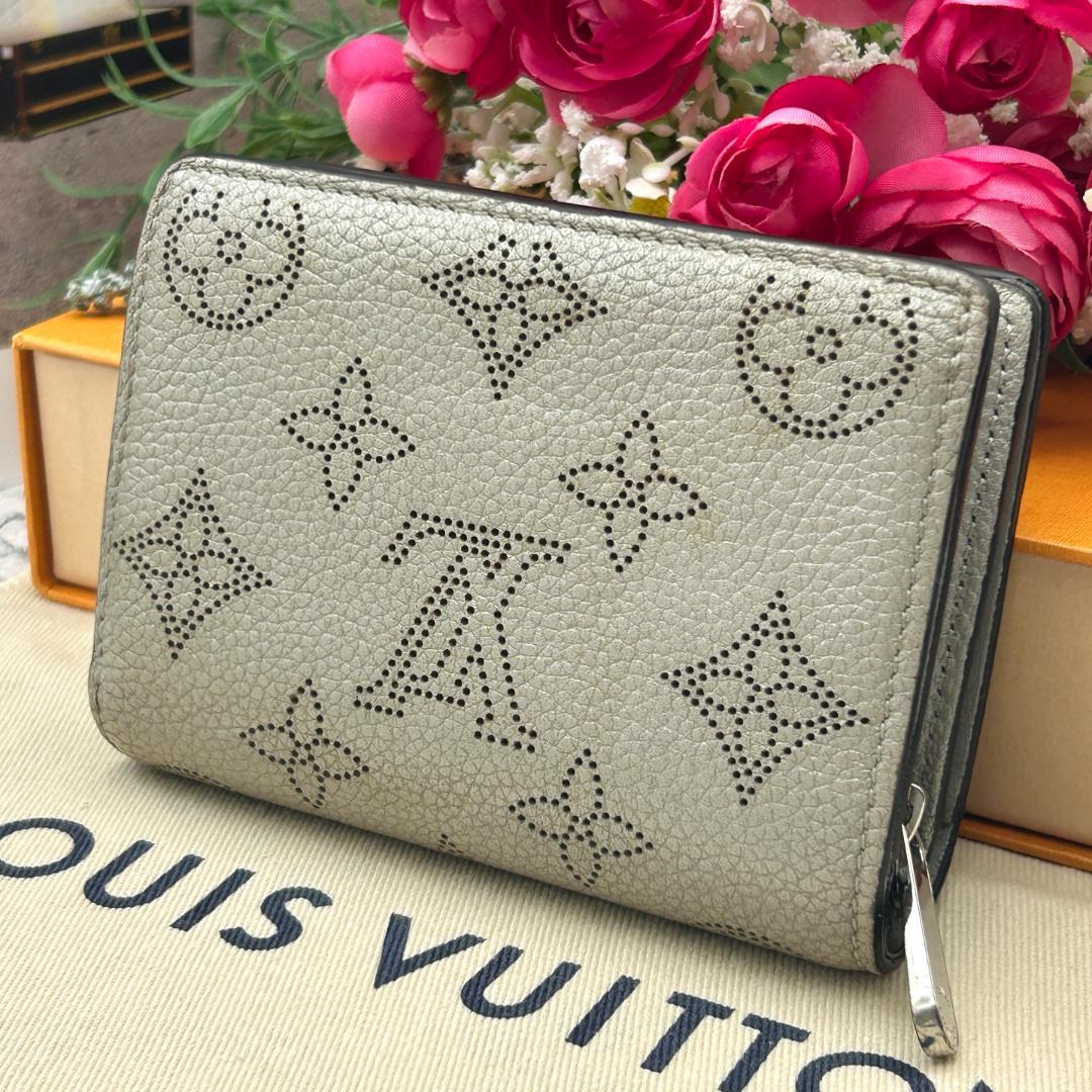 Louis Vuitton Portefeuille Clair Mahina Bifold Wallet — view 2