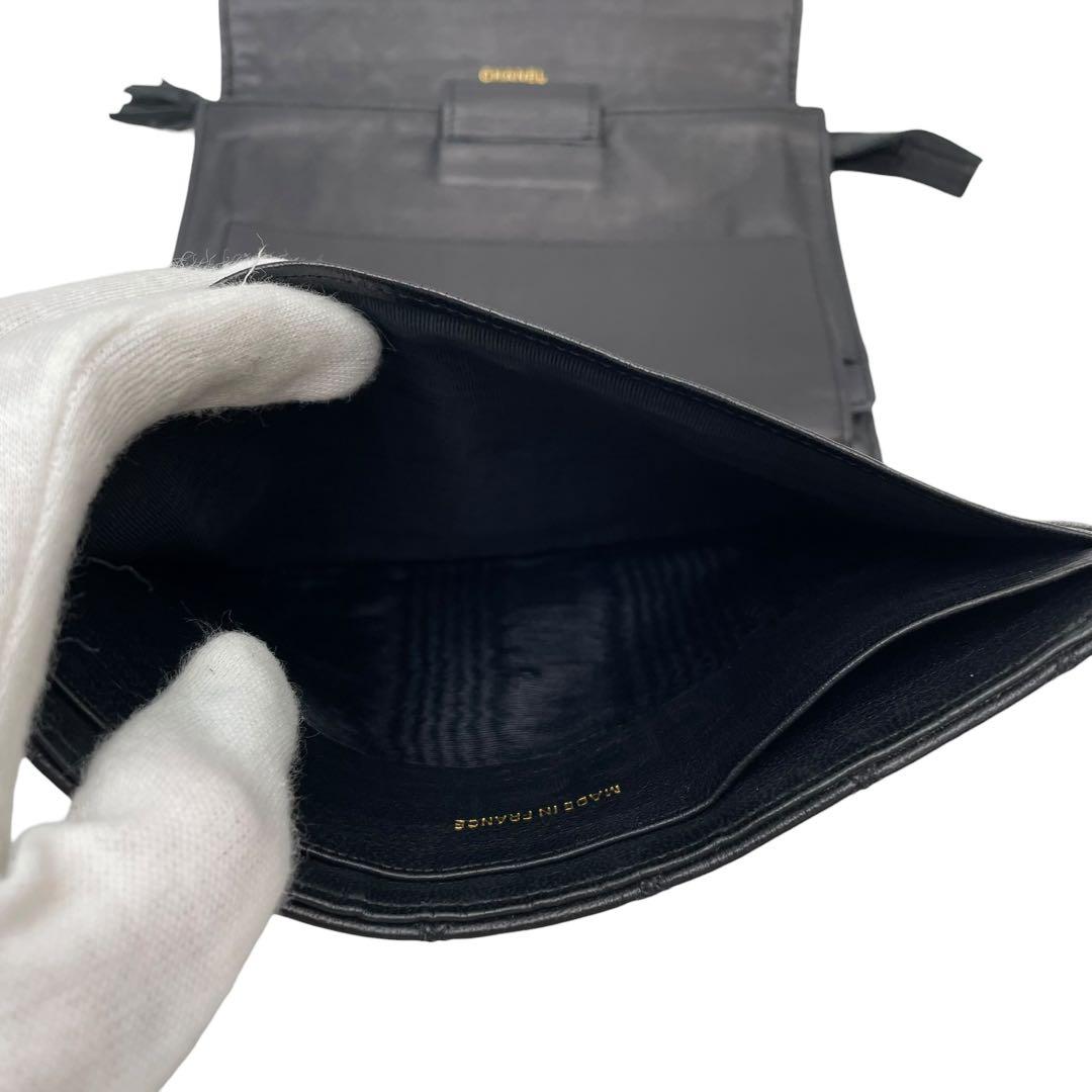 Chanel Bicolor Quilted Trifold Clutch Hand — view 7