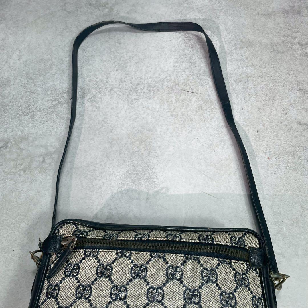 Gucci GG Shoulder Bag Navy Beige Leather Logo — view 4